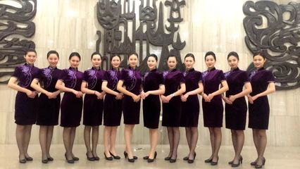 山航“魯雁”姑娘 從云端服務(wù)到人民大會堂的禮儀擔(dān)當(dāng)